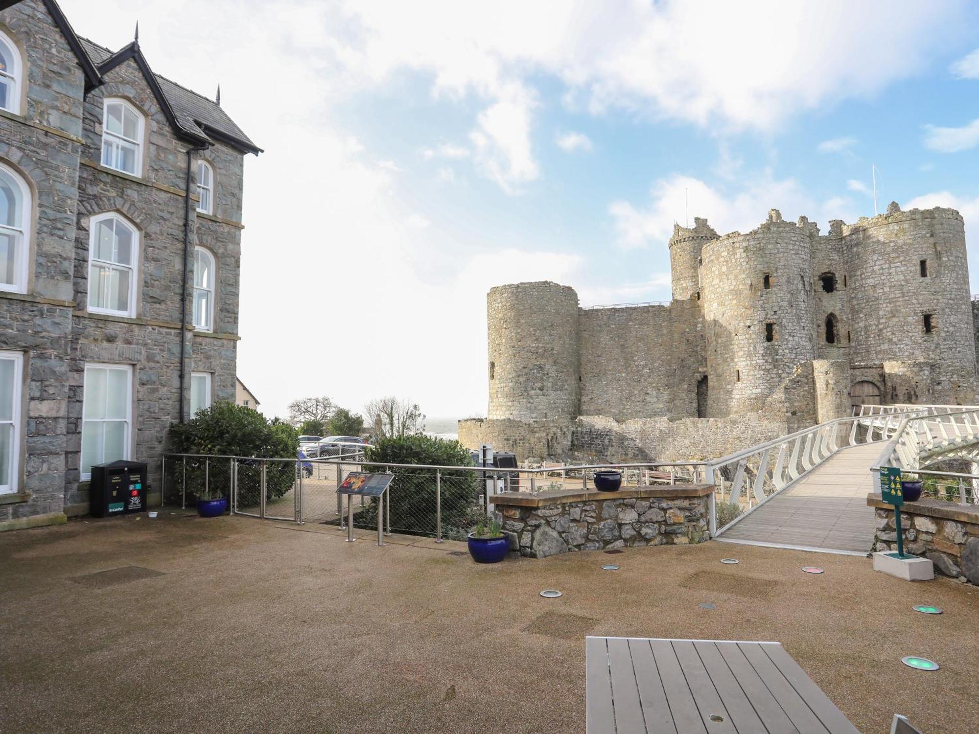 Harlech Apartments - Matholwch Экстерьер фото